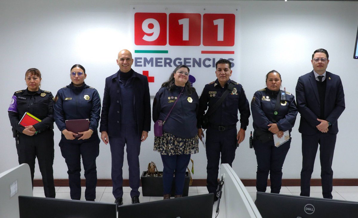 guerrerochipres's tweet photo. En la Ciudad de México, trabajamos para proteger a todas las mujeres que viven y transitan la capital.
Desde el @C5_CDMX nos ponemos #GafasVioleta y mantenemos coordinación con todo el gabinete del @GobCDMX, que encabeza @ClaraBrugadaM
Con el objetivo de fortalecer herramientas de atención como el *765 y el #911CDMX, recibimos la #VisitaCívica de la Dra. Michelle Guerra, titular de la Unidad Especializada de Género de la @SSC_CDMX
#C5CorazónDeLaCDMX