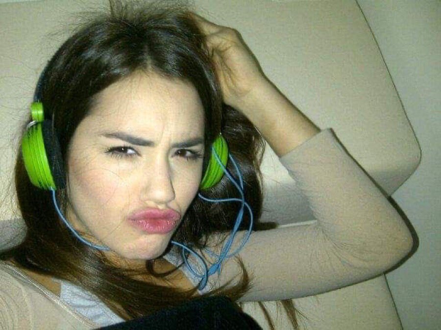 estoy escuchando 1amor como por 5ta vez en el dia 
manifestando mal