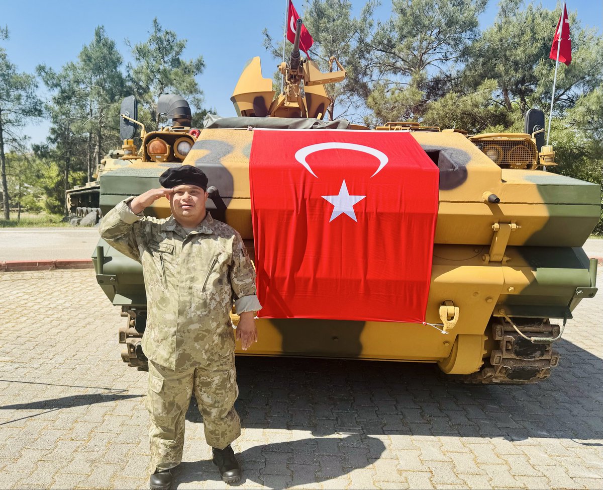 HHMentes's tweet photo. 🇹🇷🇹🇷 
Bayrağı olmayanın, bayrağa saygısı da olmaz.

Bayrağımıza yapılan provokasyonu lanetliyoruz.

Ay yıldız bu milletin namusudur. 🇹🇷

#AyYıldız #Bayrağım #Türkiye #ProvokasyonaHayır https://t.co/iviUL65pDJ