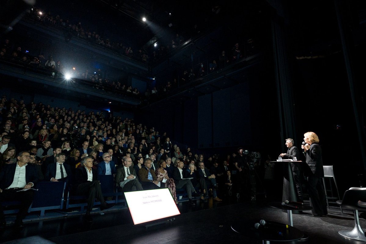 vpecresse's tweet image. Iran, Vie, Liberté !
Grande mobilisation organisée par la région @iledefrance en soutien au peuple iranien. Nous exigeons que la France classe les gardiens de la révolution islamique en organisation terroriste et demande au Conseil de Sécurité de l'ONU de saisir la Cour Pénale…