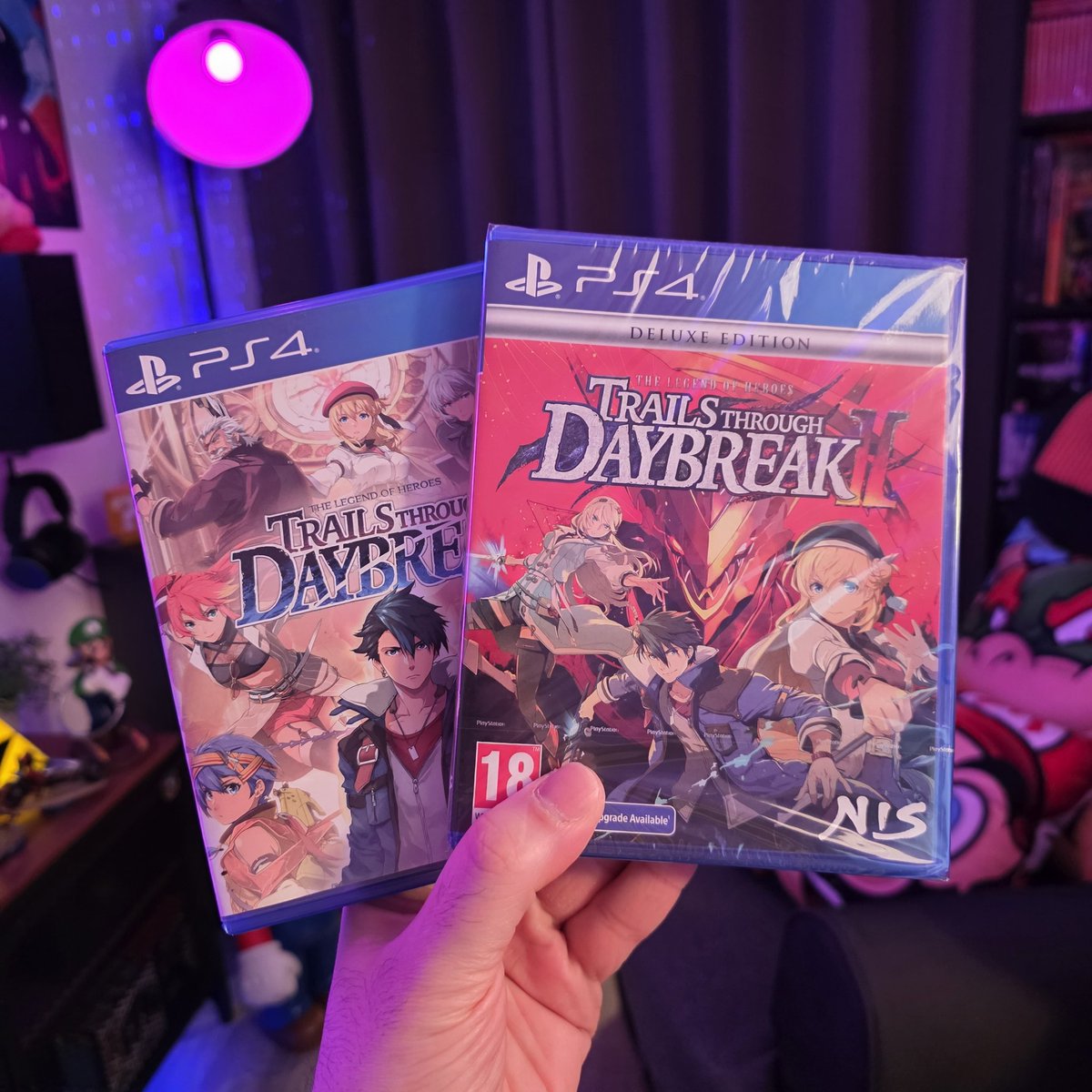 gummerpaladin's tweet image. Otro regalazo de cumple de mis friends ♥️, Trails Beyond The Horizon al que le tengo muchas ganas. Y aproveché para coger Daybreak 1 y 2 en físico 😏 #TrailsBeyondtheHorizon #Trails 
🫶🏻 @M_el_Aventurero @phobyac @davidchompoff @AleCrLq @LissMonk @sidi_horde @Marikpoperjimin
