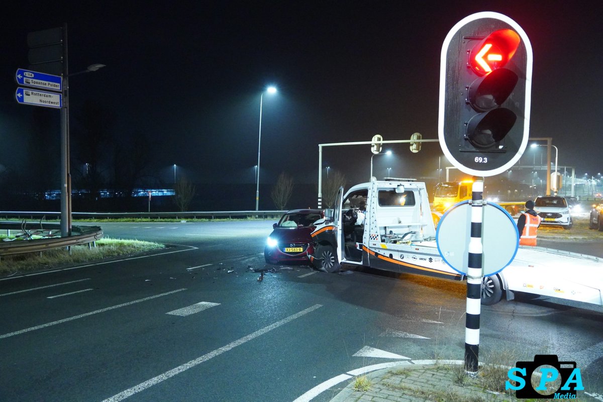 Flinke schade na aanrijding tussen auto en autoambulance