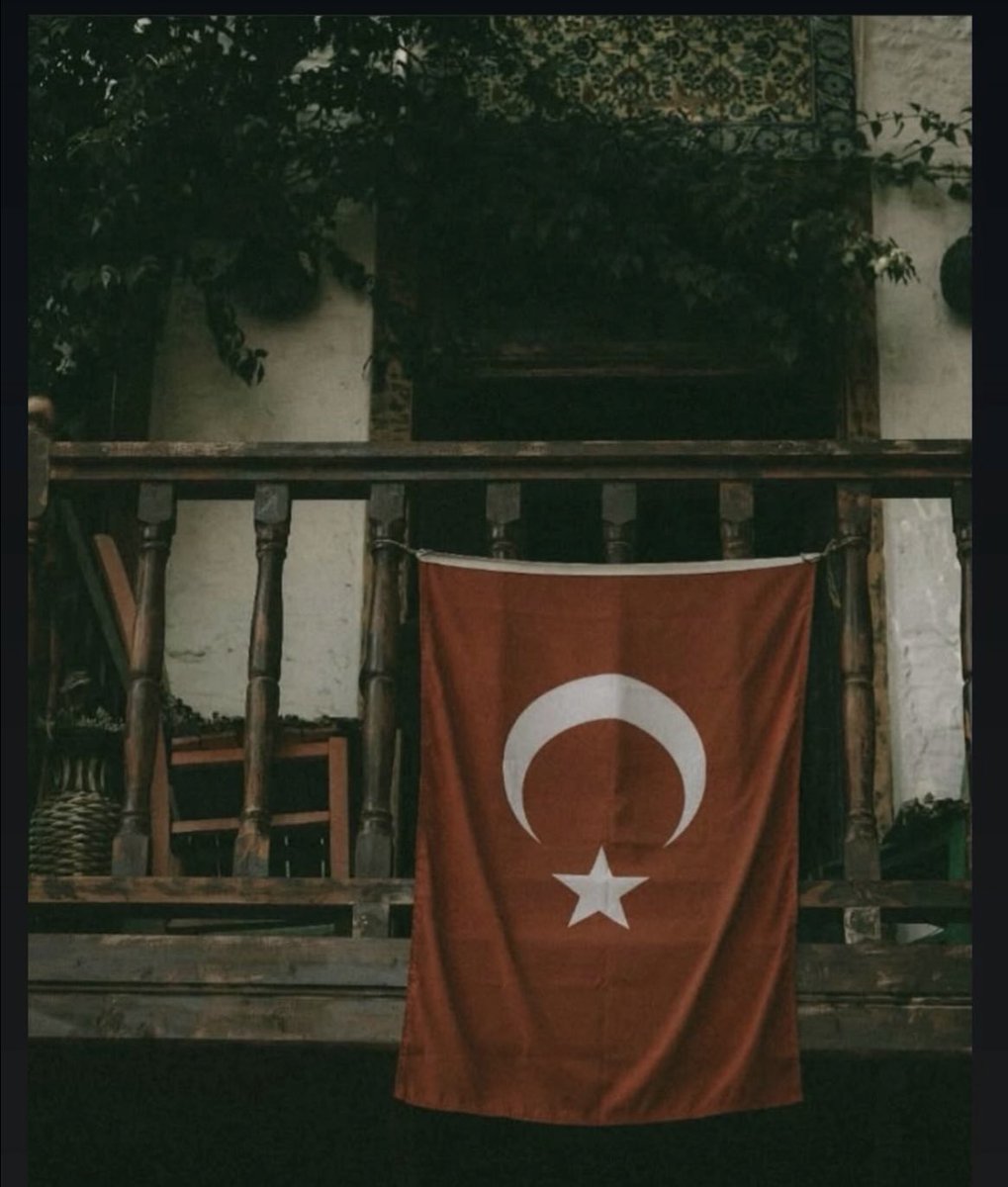 etlli's tweet image. Diz çöksün önünde Cihân-ı âlem, 
Şanınla çok yaşa göklerin sultanı !