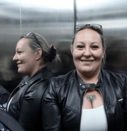 El rostro de la UNE

MOFANDOSE DE UN SISTEMA DE JUSTICIA CORRUPTO Y A DISPOSICIÓN DE SUS CAPRICHOS.

DANDRA TORRES CASANOVA ES QUIEN A DESESTABILIZADO AL PAIS DURANTE LOS ULTIMOS 20 AÑOS.
DIRIGIENDO GRUPOS CRIMINALES