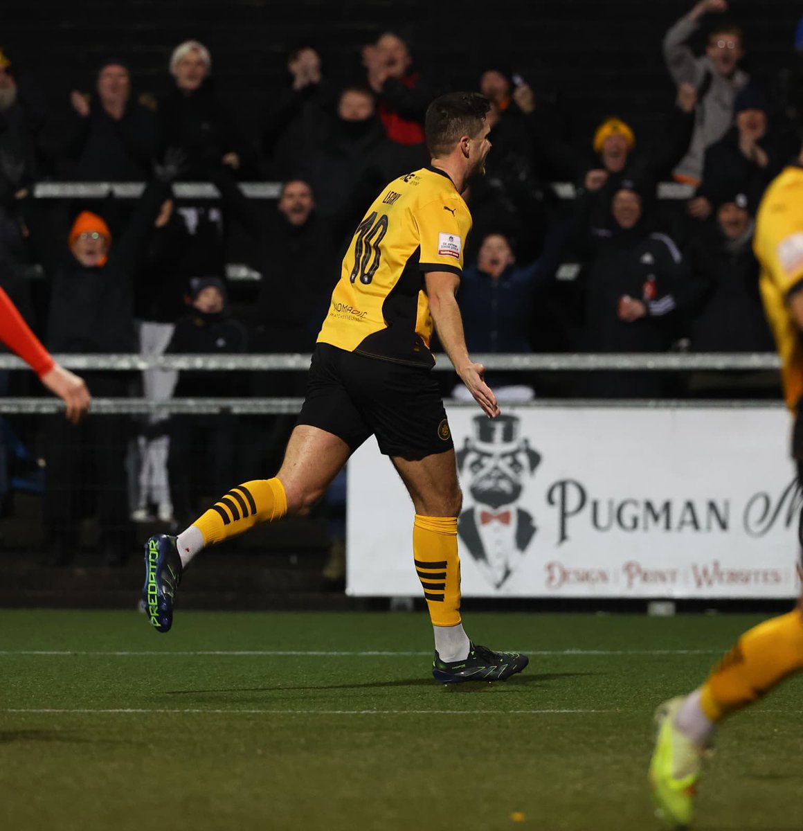 𝗟𝗲𝗰𝗸𝘆 𝗹𝗲𝘃𝗲𝗹𝘀 𝗶𝘁 𝘂𝗽 ⚽️

<a href="/CarrickRangers/">Carrick Rangers</a>