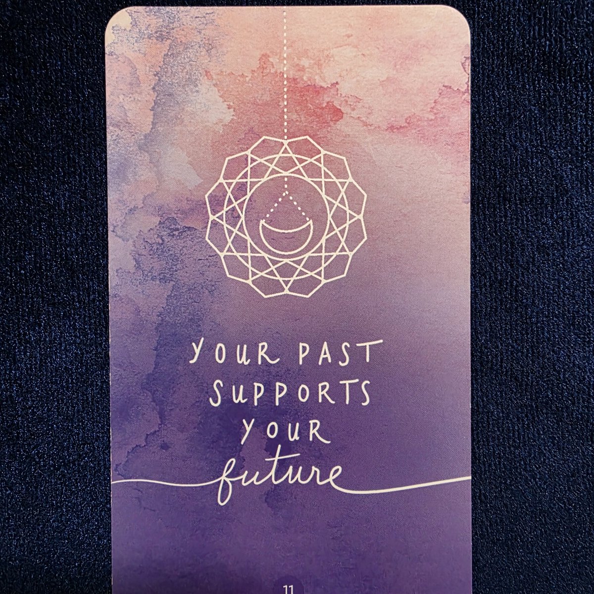 🌈ワンオラクル🌈

過去が未来を創る

たくさんの経験しても
辛い方が強烈に残ります
それは今後、同じことを
繰り返さないためです
これまでの学びは教訓として
心の支えにして下さい
意図的に未来を創るには
あなたにふさわしいものを
選んで下さい

とメッセージが届きました💖

素敵な1日を🍀