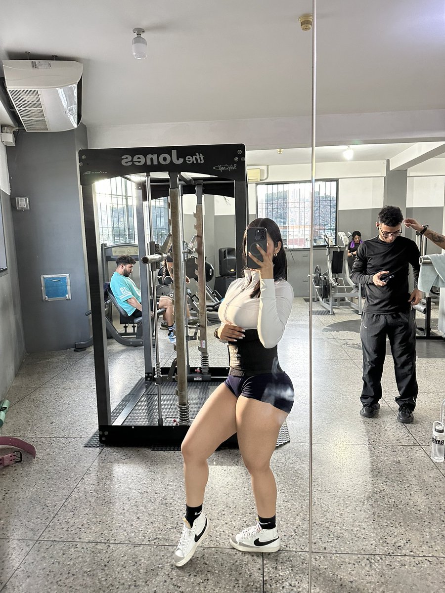 la Barbie pelinegra🦦 tweet media