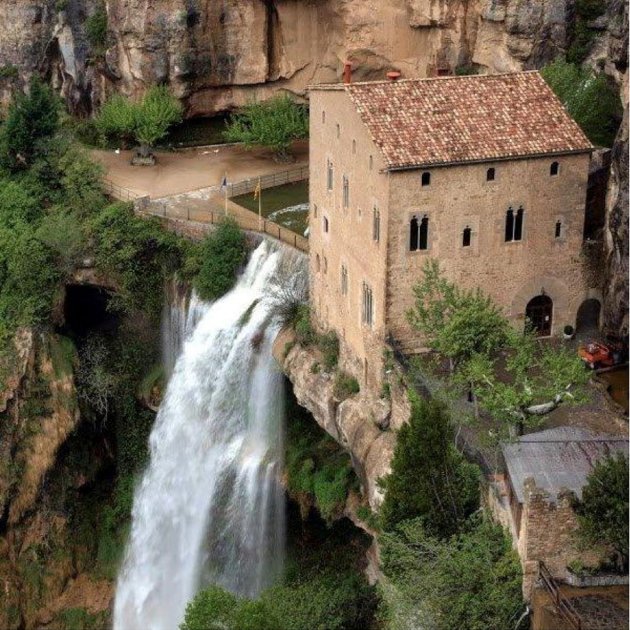 MiguelLuisSanz1's tweet photo. Monasterio de San Miguel de Fay, antiguo cenobio benedictino en a 7 km de San Felíu de Codinas, comarca del Vallés Oriental, Barcelona. https://t.co/9vAMsq4kGA