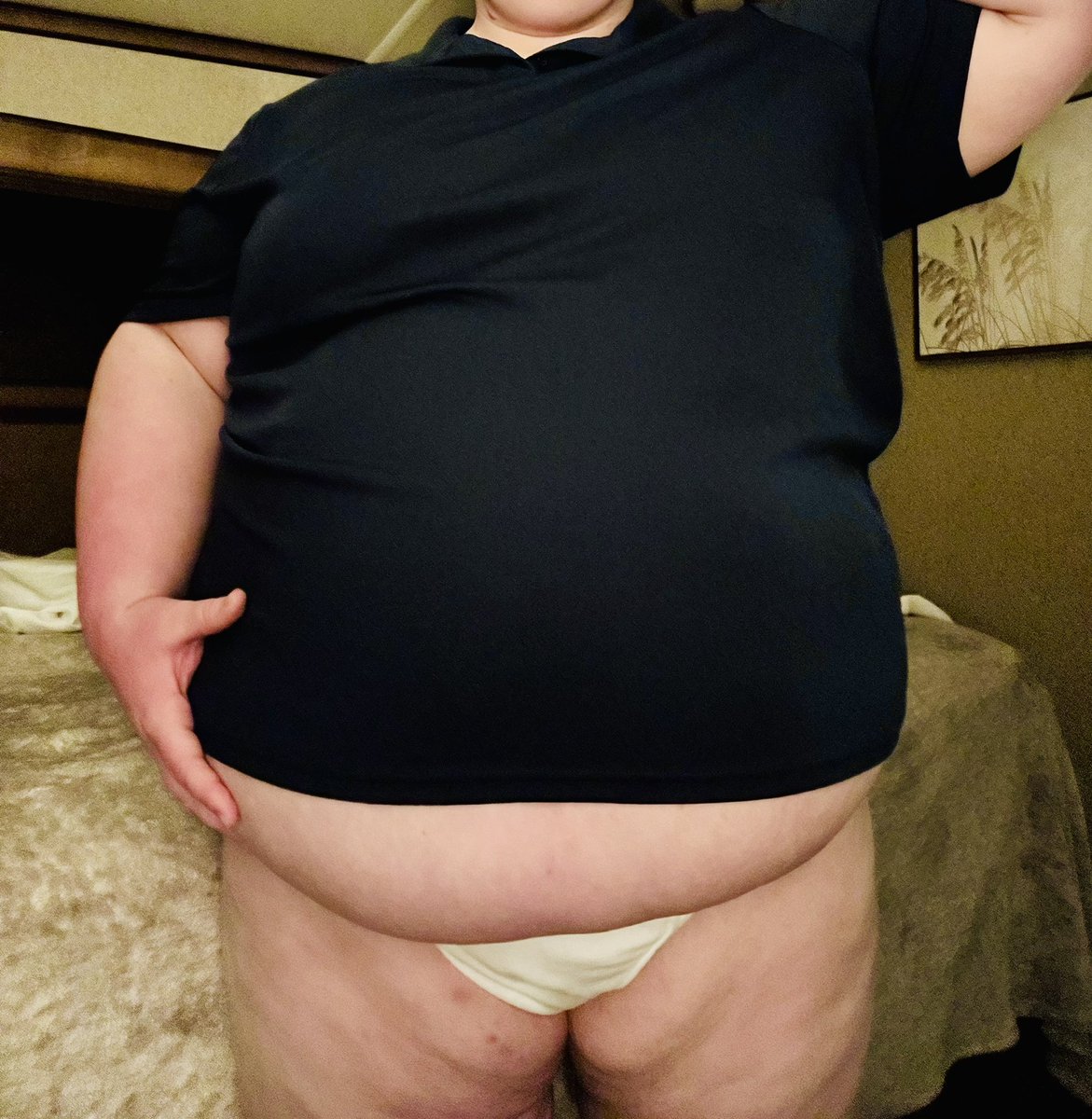 Grab a handful of my belly overhang while I chug a milkshake 🥵🐷😈