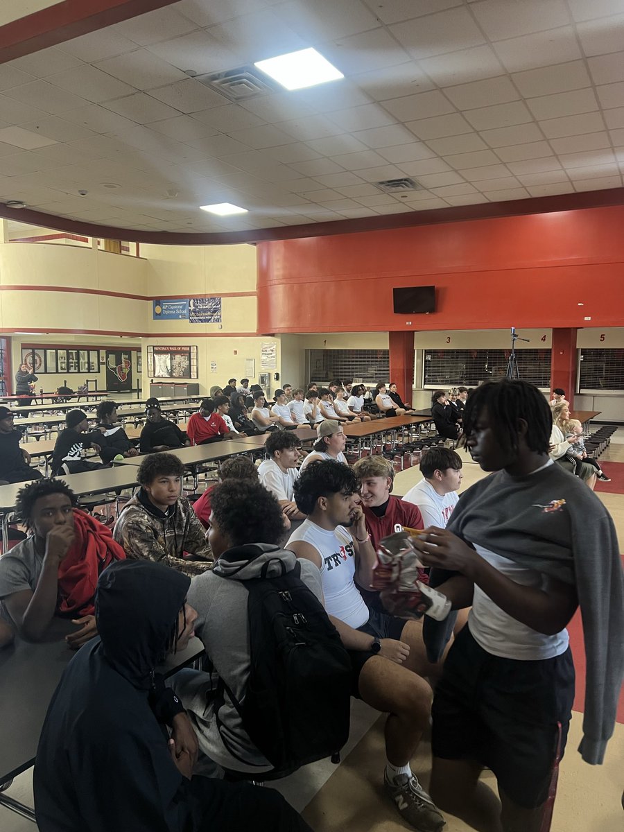 Bdale_Football's tweet photo. Thank you Cheer for the invite today - excited for you to dominate at States!
One team, one school! https://t.co/MDHJM2APRz