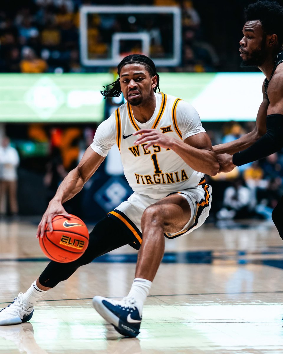 WVUniforms304's tweet image. Am I the only one that can’t stop thinking about these uniforms?

I mean they’re perfect! I genuinely cannot stop looking at them.

#HailWV