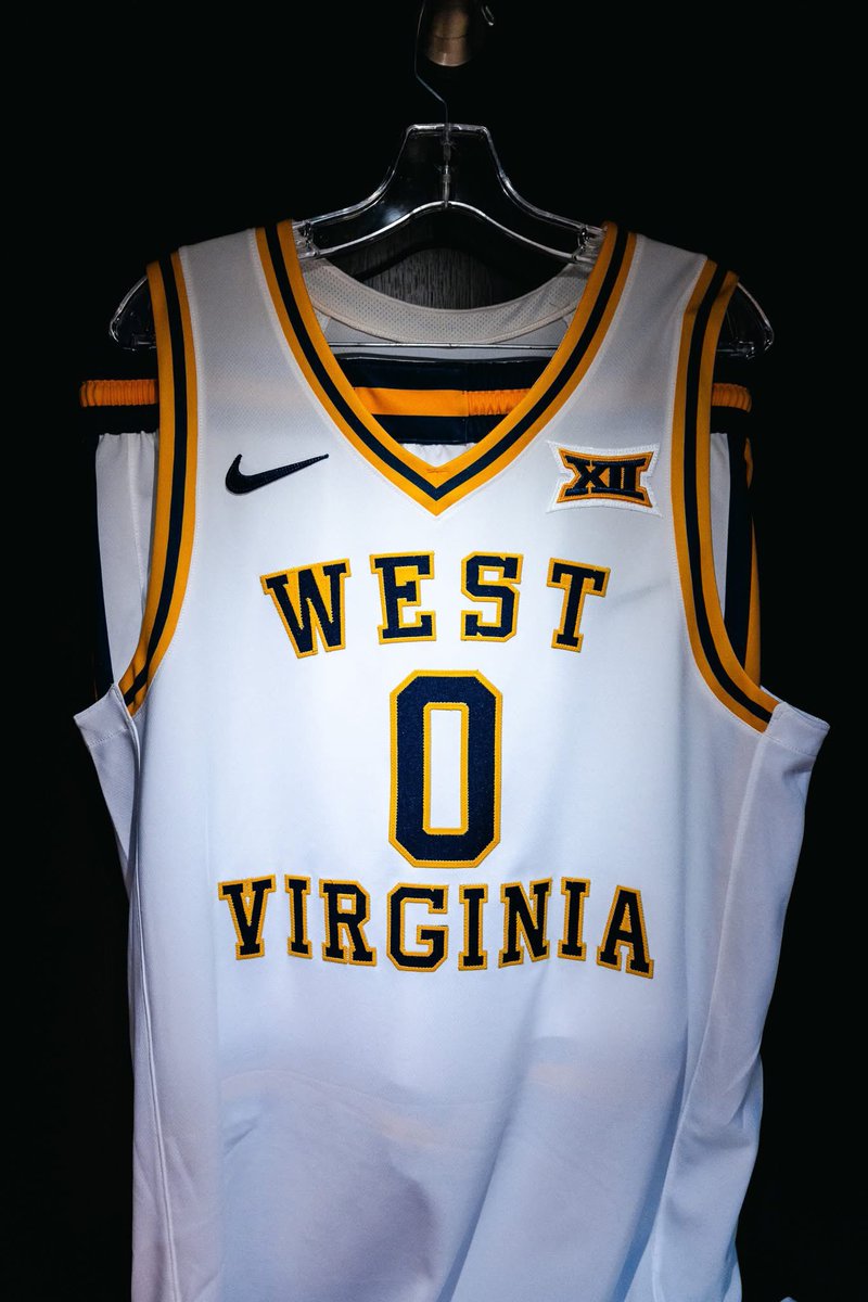 WVUniforms304's tweet image. Am I the only one that can’t stop thinking about these uniforms?

I mean they’re perfect! I genuinely cannot stop looking at them.

#HailWV