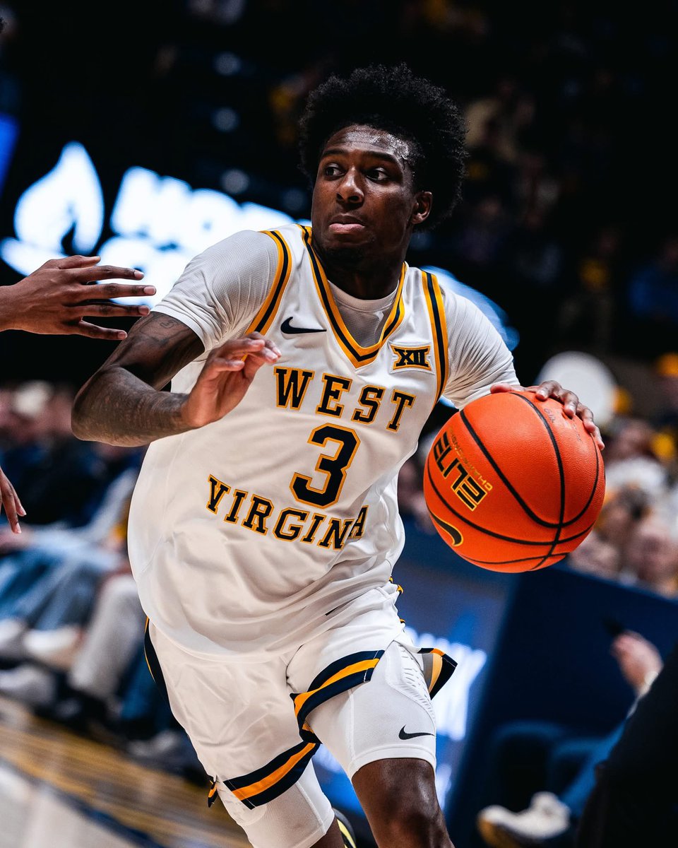 WVUniforms304's tweet image. Am I the only one that can’t stop thinking about these uniforms?

I mean they’re perfect! I genuinely cannot stop looking at them.

#HailWV