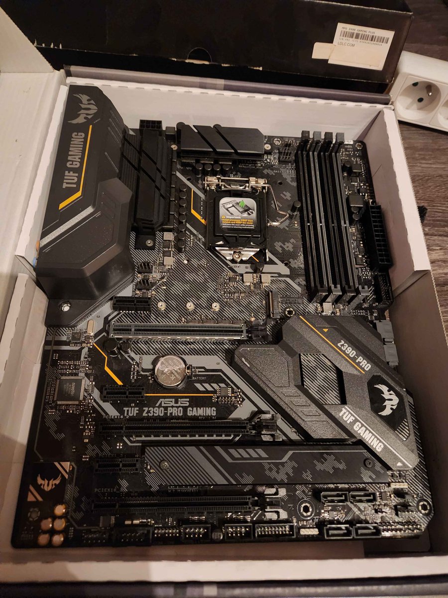 A vendre :
I7 8700k + carte mère + 8go ddr4
leboncoin.fr/ad/accessoires…

#rt apprécié