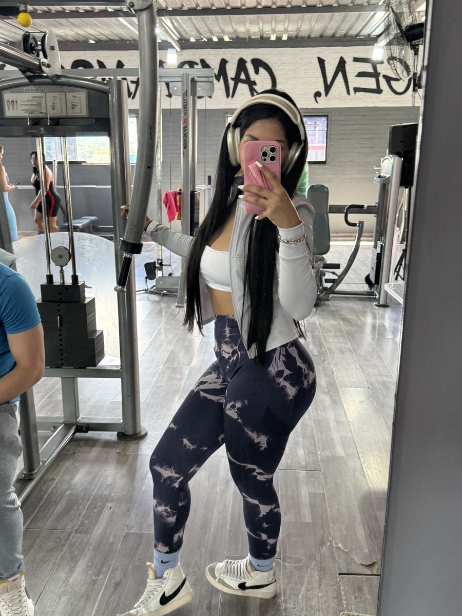 la Barbie pelinegra🦦 tweet media