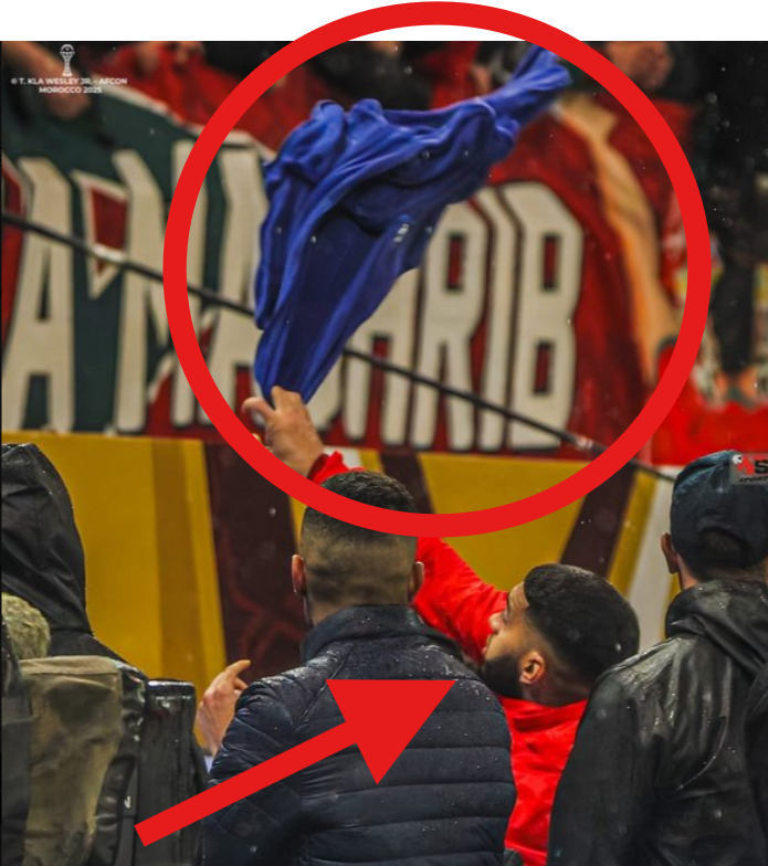 weg_met's tweet image. Lying-by-Omission, specialiteit van NOSS!

Maar NUnl kan er ook wat van. NUnl:
"Saibari ging voor reservekeeper Yehvann Diouf staan om te voorkomen dat hij een schone handdoek aan Mendy kon geven"

WANT WAT VERZWIJGT NUnl hier?
Dat Saibari deze handdoek daarnaast ook nog stal....