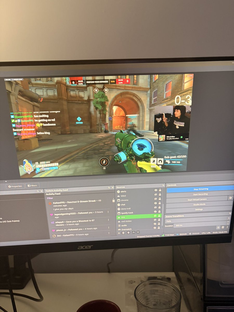 I’m live come say hi link in bio