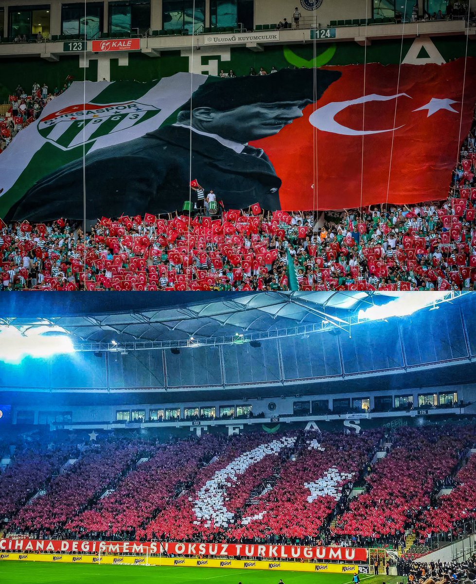 ⚫️ Bursaspor tribünlerinden muhteşem koreografi;