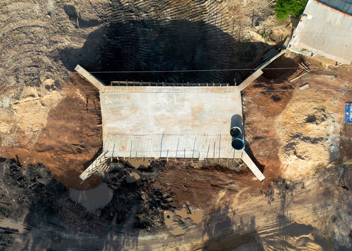Avanço que conecta! A nova ponte de Ribeirão de Baixo tá na fase de acabamento.
Ao todo, são 3 pontes de concreto em obra na zona rural de Pinheiro.
Reconstruindo caminhos e avançando no desenvolvimento da Princesa da Baixada.