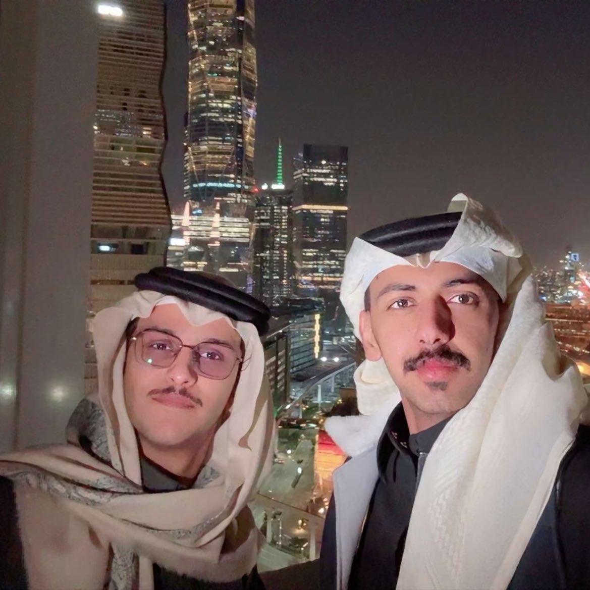 #الشهري_سعد
واذخر خوي فيك ماخاب ظنه
اللي ليا حدك زمانك نخيته