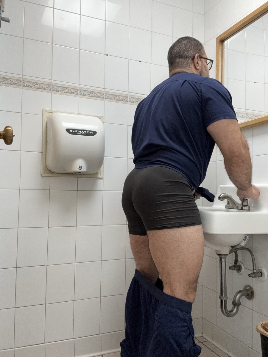 HugoMontrose42 tweet media