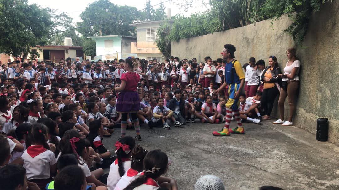 El seminternado Carlos Manuel de Céspedes de Bayamo se vistió de Jornada Villanueva 🎭 para recibir a los payasos Fufucito y Dita. 

🎉La festividad por el día del teatro cubano se extiende por el territorio granmense hasta el día 28 del presente mes.

✍️📸 Emily Peña