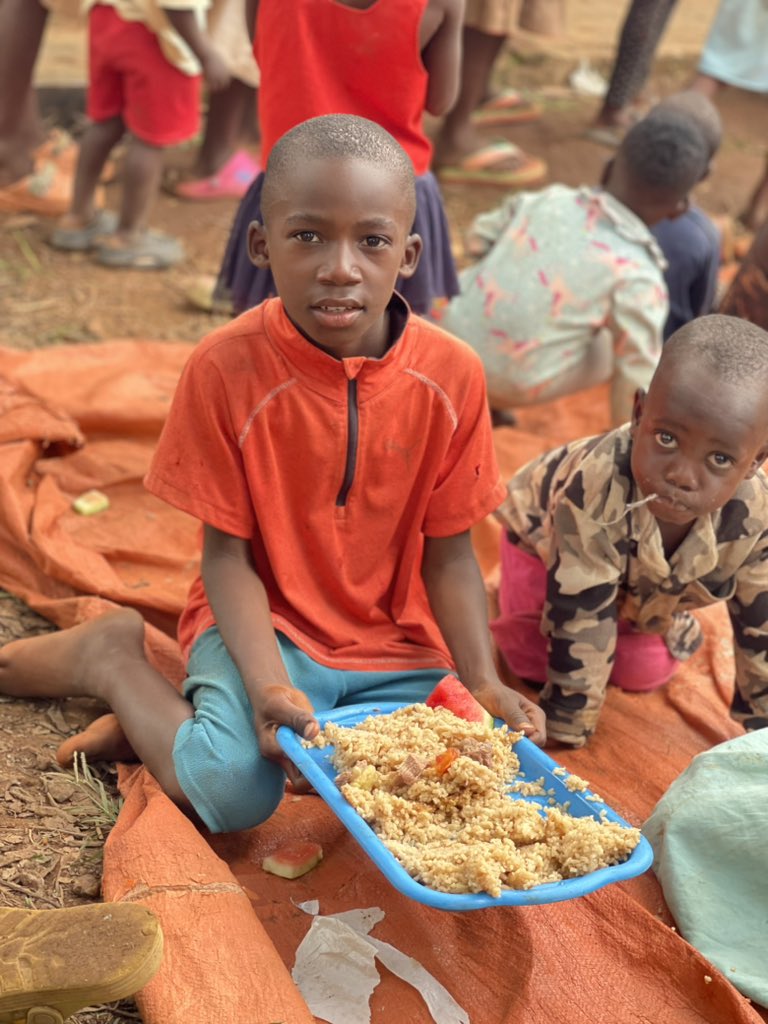 raiselight12's tweet image. Luke 3:11: 
“Anyone who has two shirts should share with the one who has none, and anyone who has food should do the same”.