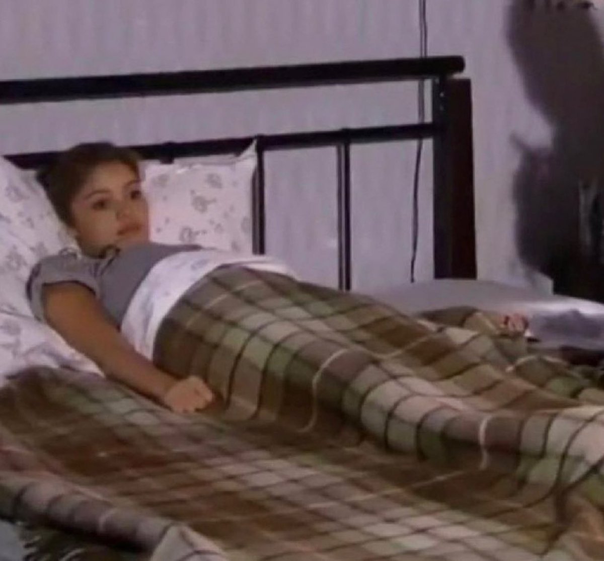 EstudanteDepres's tweet image. “2026 vai ser o meu ano”

Eu agora: