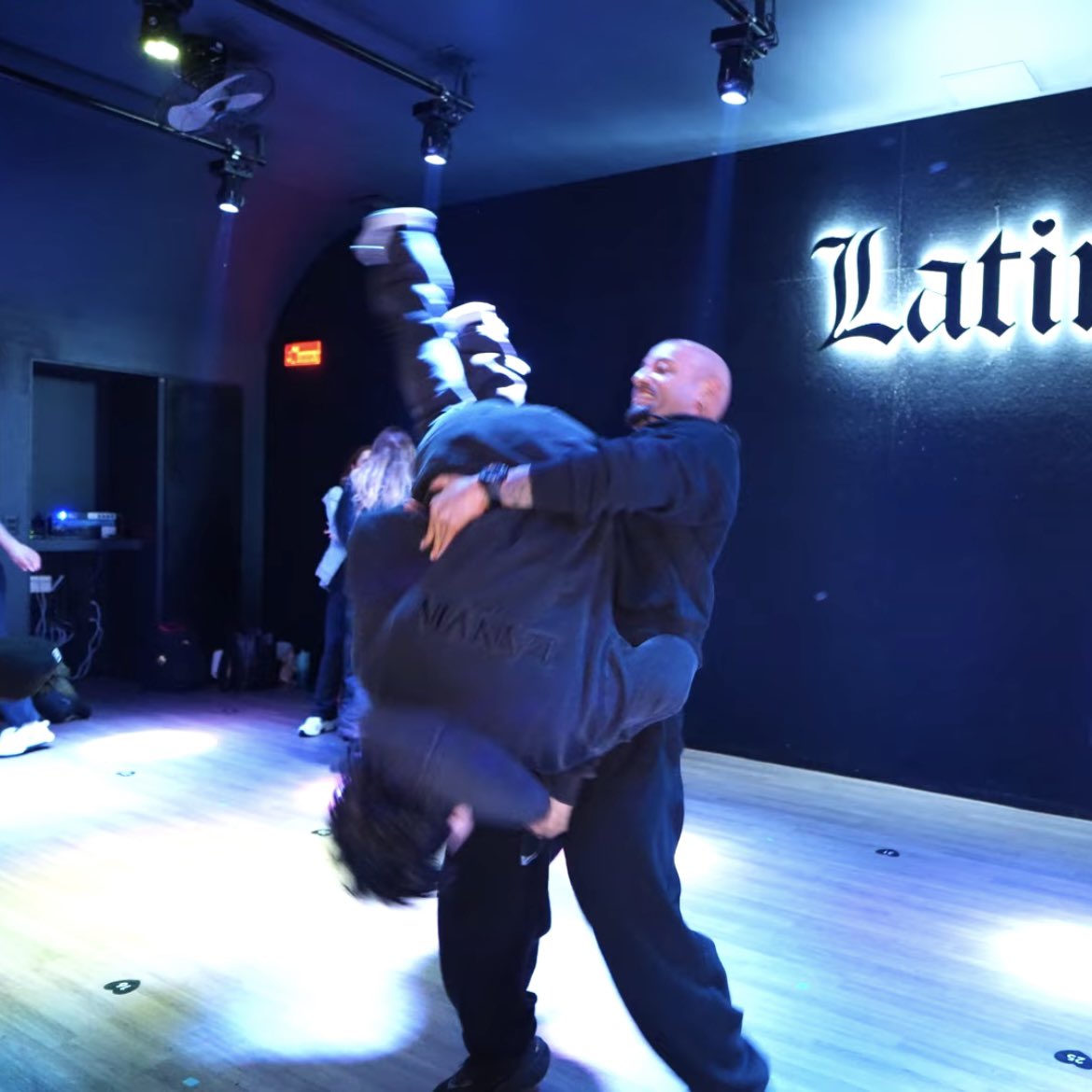 LindaMerin0's tweet image. Cry viendo su vida pasar!!! 🤣🤣🤣 👏💕 gracias gloria !❤️✨️🙊