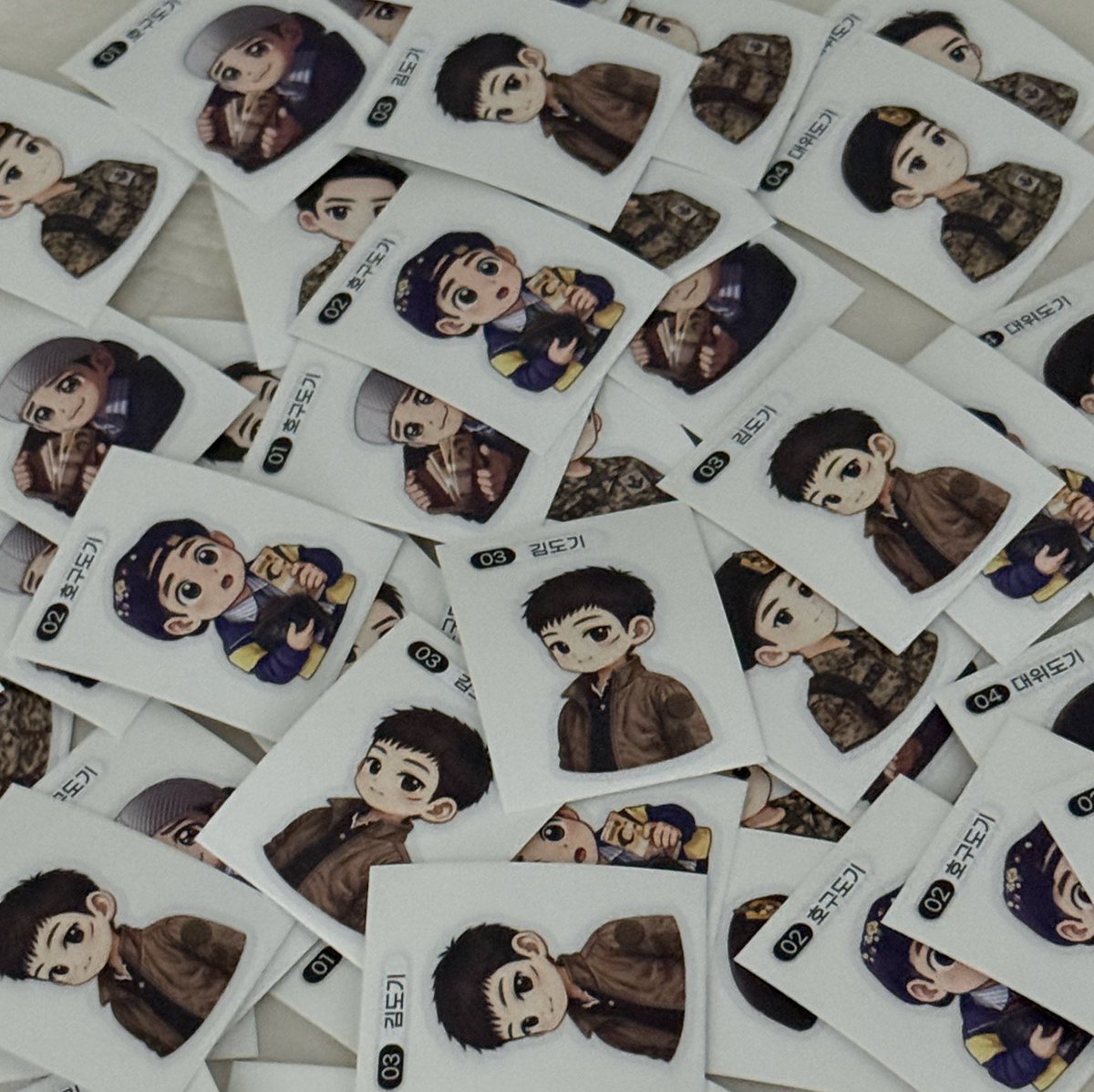 맡긴게 하나씩 오고있는데 
꽤 귀여움…
받아주실거됴? 🥹