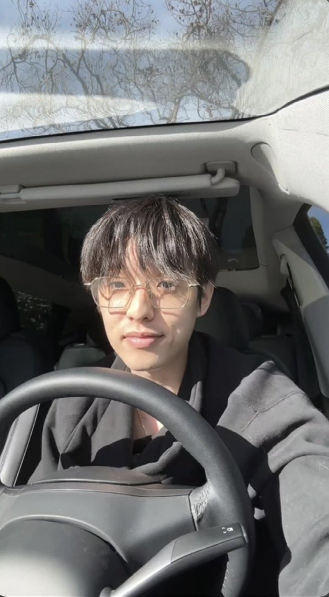 Luna__0915's tweet image. 이거 보여주려구 후드 뒤집어입으면서 
얼마나 즐겁고 행복했을까나😍
넌 나의 햇살남주🖤

vt.tiktok.com/ZSaj1uKjR/