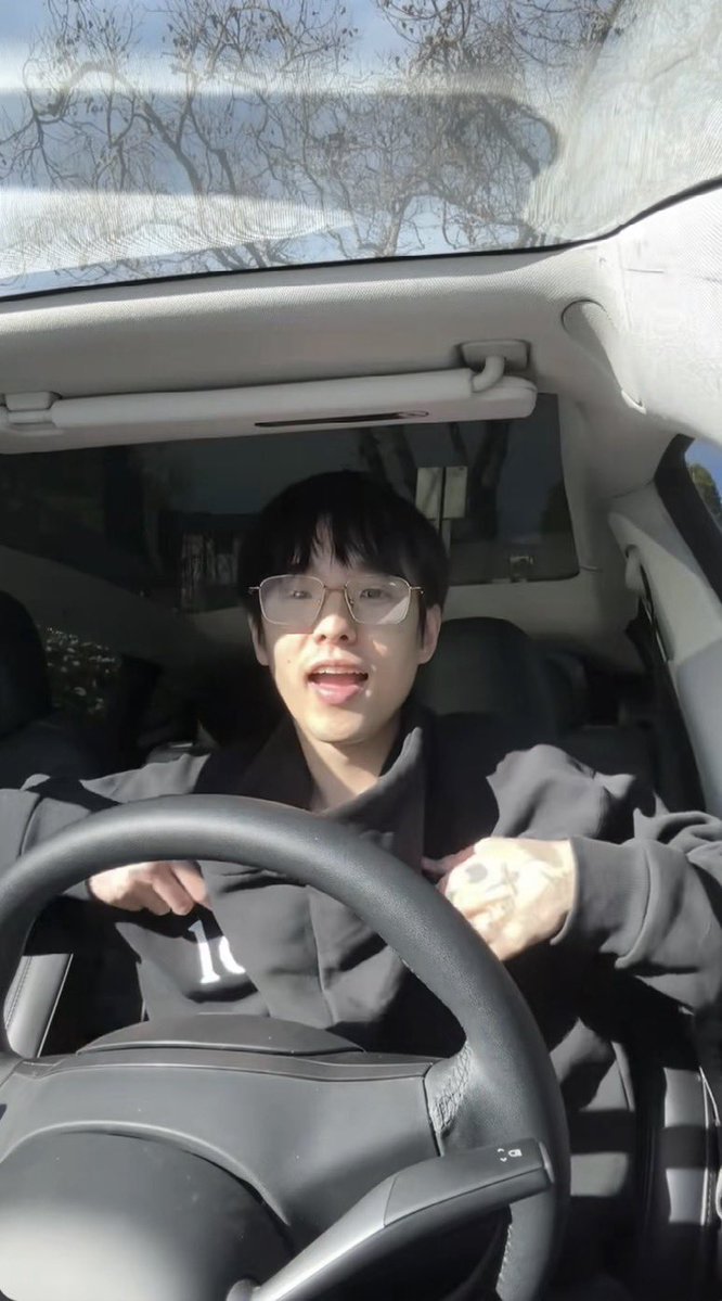 Luna__0915's tweet image. 이거 보여주려구 후드 뒤집어입으면서 
얼마나 즐겁고 행복했을까나😍
넌 나의 햇살남주🖤

vt.tiktok.com/ZSaj1uKjR/