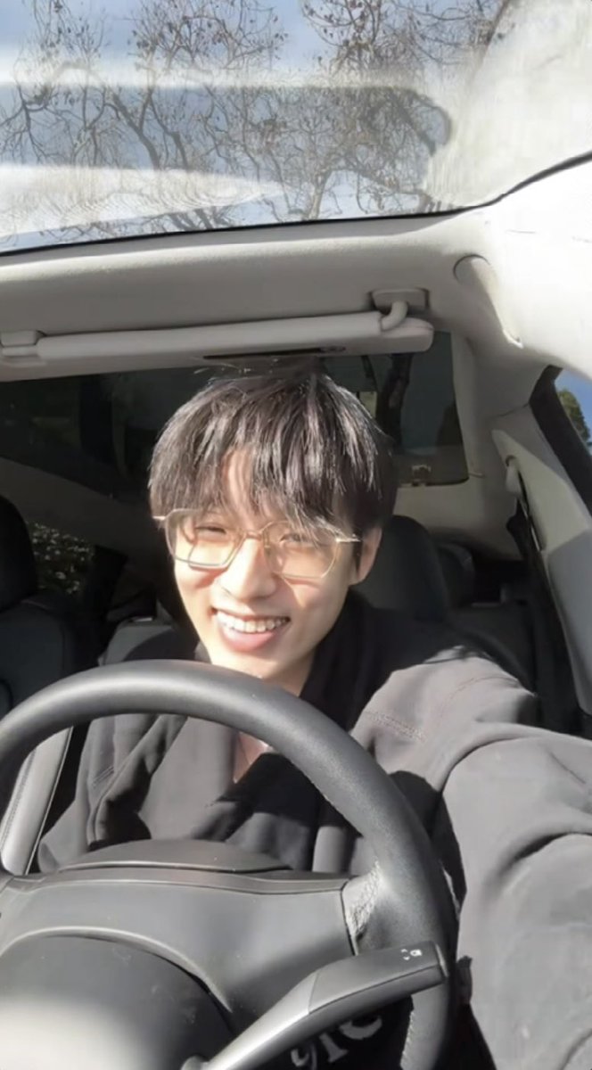 Luna__0915's tweet image. 이거 보여주려구 후드 뒤집어입으면서 
얼마나 즐겁고 행복했을까나😍
넌 나의 햇살남주🖤

vt.tiktok.com/ZSaj1uKjR/