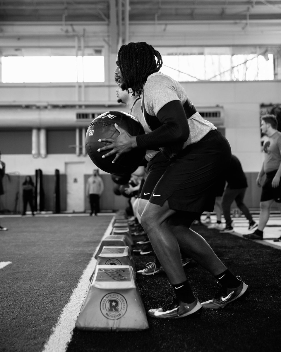 bari🦈 tweet media