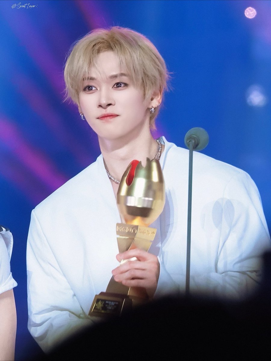 json_makes's tweet image. 規格外に肌綺麗なガチイケがやってる施術

・内服薬、イソトレチノイン
・ルメッカ
・ポテンツァ
・オンダリフト
・スキンボトックス
・ケミカリピーリング
・ジュベルック
・デパコスでのナチュラルメイク

最低限これらは試して肌の変化みよう※写真はイメージです