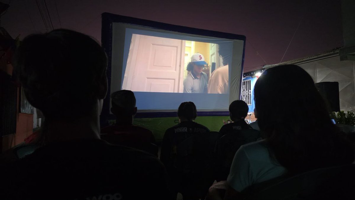 Bringthembackve's tweet photo. Cine Foro Película: Nicolás de Yare a Miraflores ✊🇻🇪

📍Apure, Venezuela 
#BringThemBack #KidnappedPresident https://t.co/xDeRH733tg