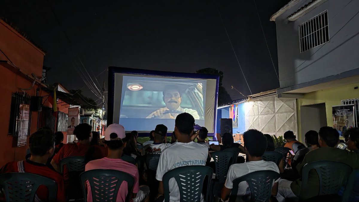 Bringthembackve's tweet photo. Cine Foro Película: Nicolás de Yare a Miraflores ✊🇻🇪

📍Apure, Venezuela 
#BringThemBack #KidnappedPresident https://t.co/xDeRH733tg
