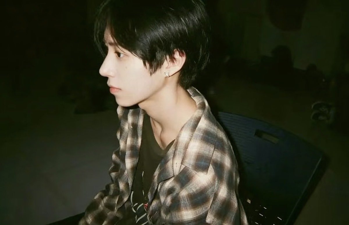 paintedjezebels's tweet image. old pictures of jiahao is resurfacing again 😭😭😭