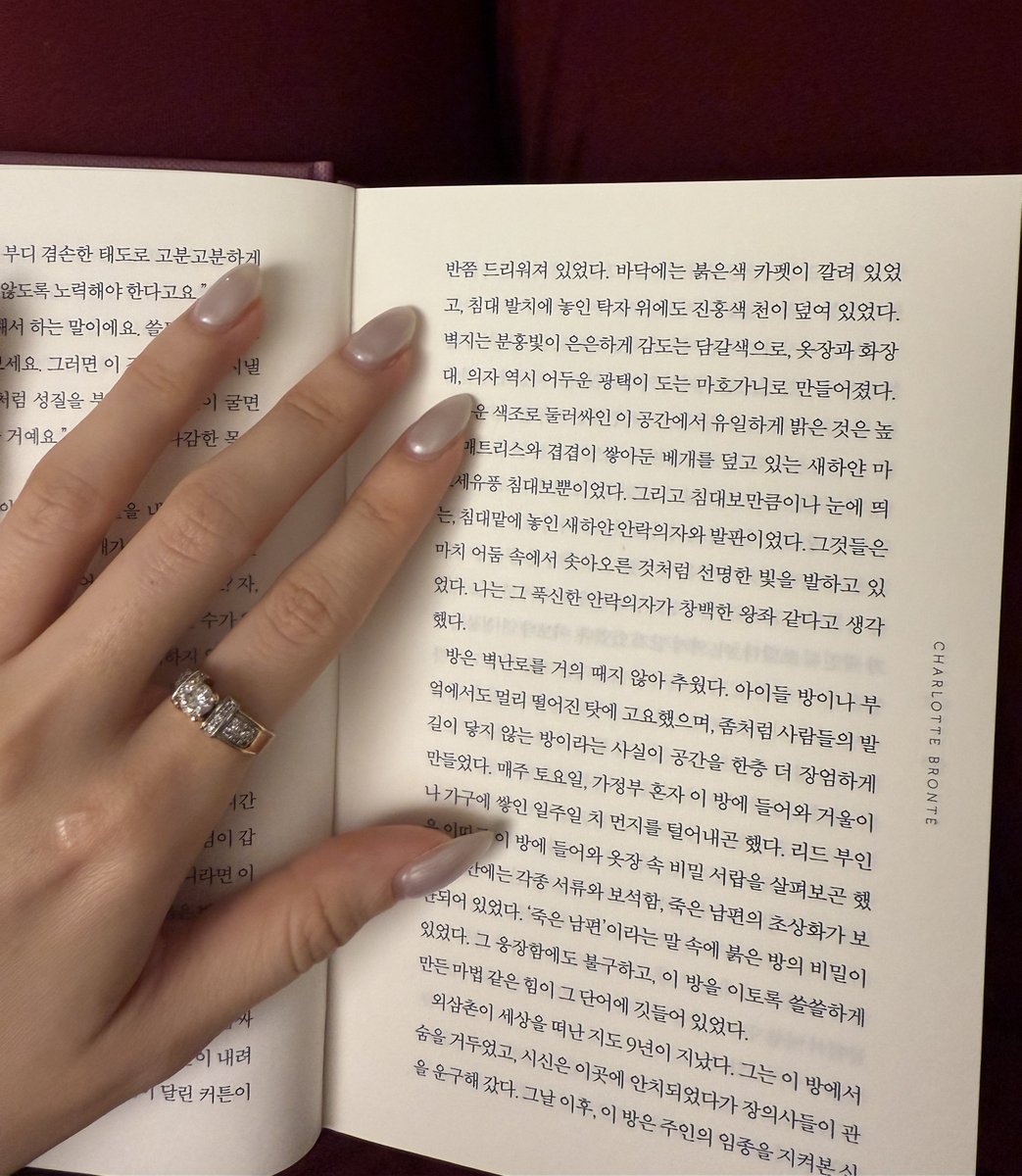 aki_0617_'s tweet image. #광고 #Rtevent

Rt 5분께 앤의 서재에서 나온 제인에어를 📚 

저번에 쓴 제인에어 후기가 반응이 좋아 
출판사에서 5권 RT 이벤트를 제안해주셨습니다 🥹🫶

제인에어는 제가 정말 !!! 좋아하는 소설이어요
앤의서재에서 나온 번역이 정말 섬세하고 좋아서 다들 꼭 읽어보셨으면 합니다..