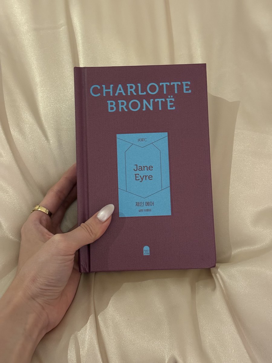 aki_0617_'s tweet image. #광고 #Rtevent

Rt 5분께 앤의 서재에서 나온 제인에어를 📚 

저번에 쓴 제인에어 후기가 반응이 좋아 
출판사에서 5권 RT 이벤트를 제안해주셨습니다 🥹🫶

제인에어는 제가 정말 !!! 좋아하는 소설이어요
앤의서재에서 나온 번역이 정말 섬세하고 좋아서 다들 꼭 읽어보셨으면 합니다..