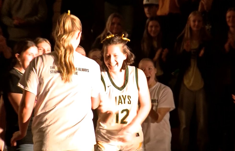 SportsZoneKCAU9's tweet image. SPORTS SPOTLIGHT

This week's Sports Spotlight is focused on Sherry Jo Wittkop's journey battling cancer, and how @GehlenCatholic girls basketball helped her achieve a dream!

@THEa_huddle reports

WATCH HERE🏀🔽 @espnW x @Bound_IA 
siouxlandproud.com/news/sports-sp…