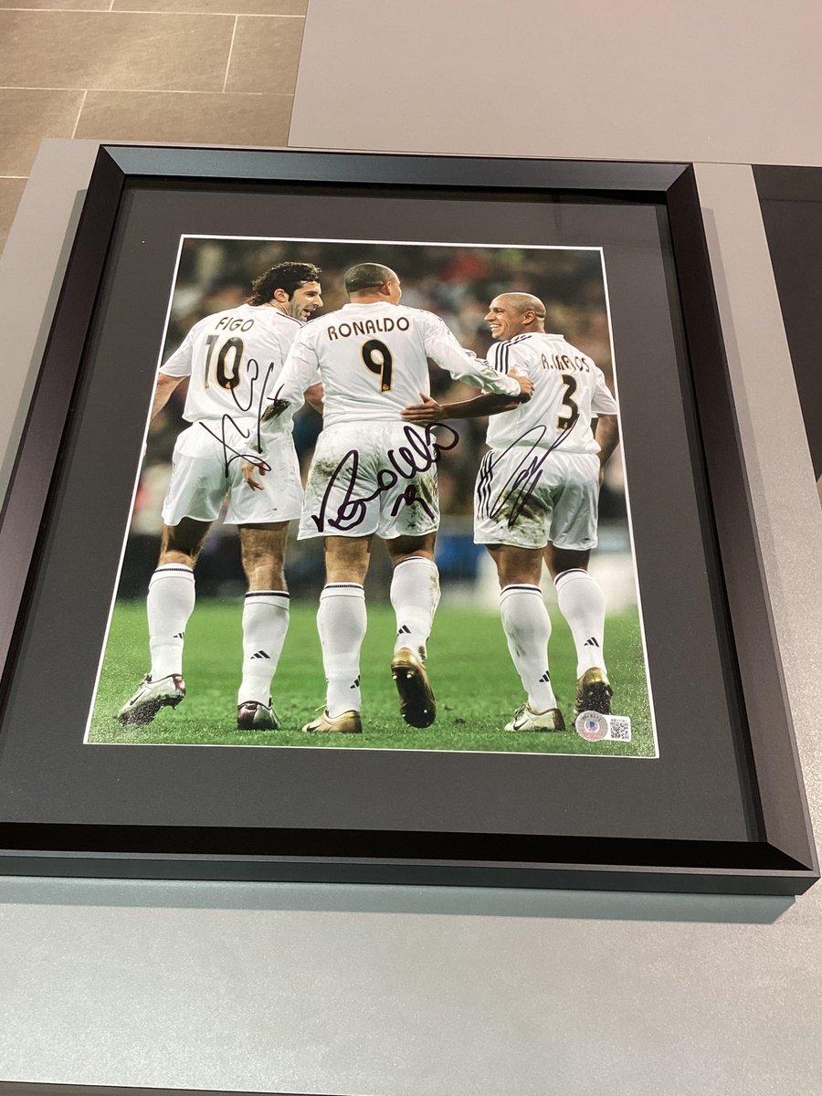 RealMadrid 3人のレジェンド選手の直筆サインが入ったフォト販売中です