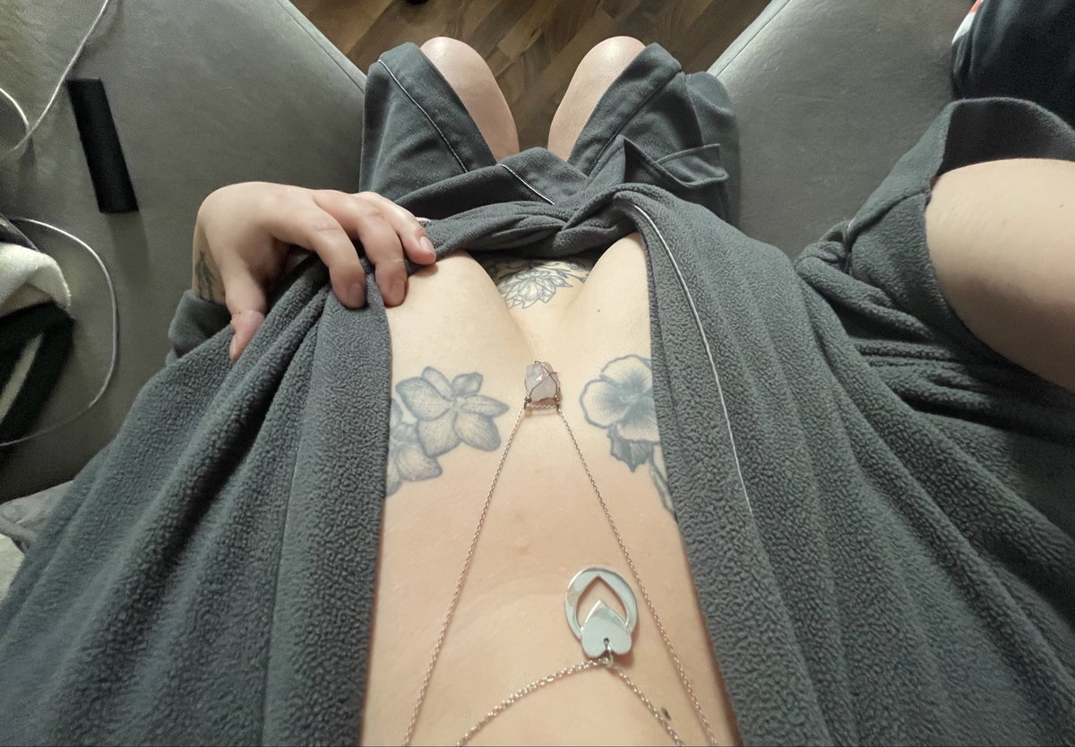 Janed085045's tweet photo. Join me for a sesh? 🌿💨
#nsfwtwt #horny #goonette #tesse https://t.co/0k9UBfdslS