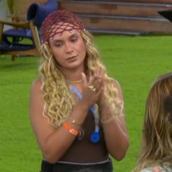 tuitamateusr's tweet image. a cara IMPAGÁVEL da sarah sabendo que tá do lado errado mais uma vez kkkkkkkk