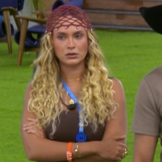 tuitamateusr's tweet image. a cara IMPAGÁVEL da sarah sabendo que tá do lado errado mais uma vez kkkkkkkk