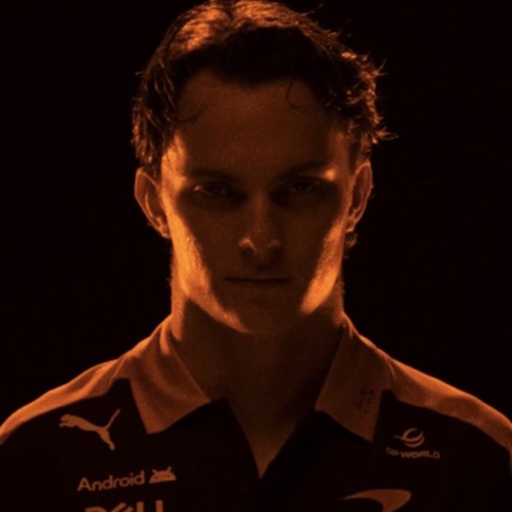 oscarpiwstri's tweet image. how do i explain to someone that this is the same person???!!!!