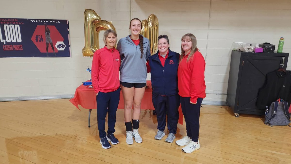 Being a 3 sport athlete has its perks 😛 Happy 1000! A special thanks to my coaches and teammates because none of this would be possible without you. I love yall. Tonight I hit 200 blocks and I could not be more grateful. #commited <a href="/SFA_Athletics/">SFA Athletics</a> <a href="/sfa_softball/">SFA Softball</a> <a href="/cedricc07734293/">Cedric Coleman</a>
