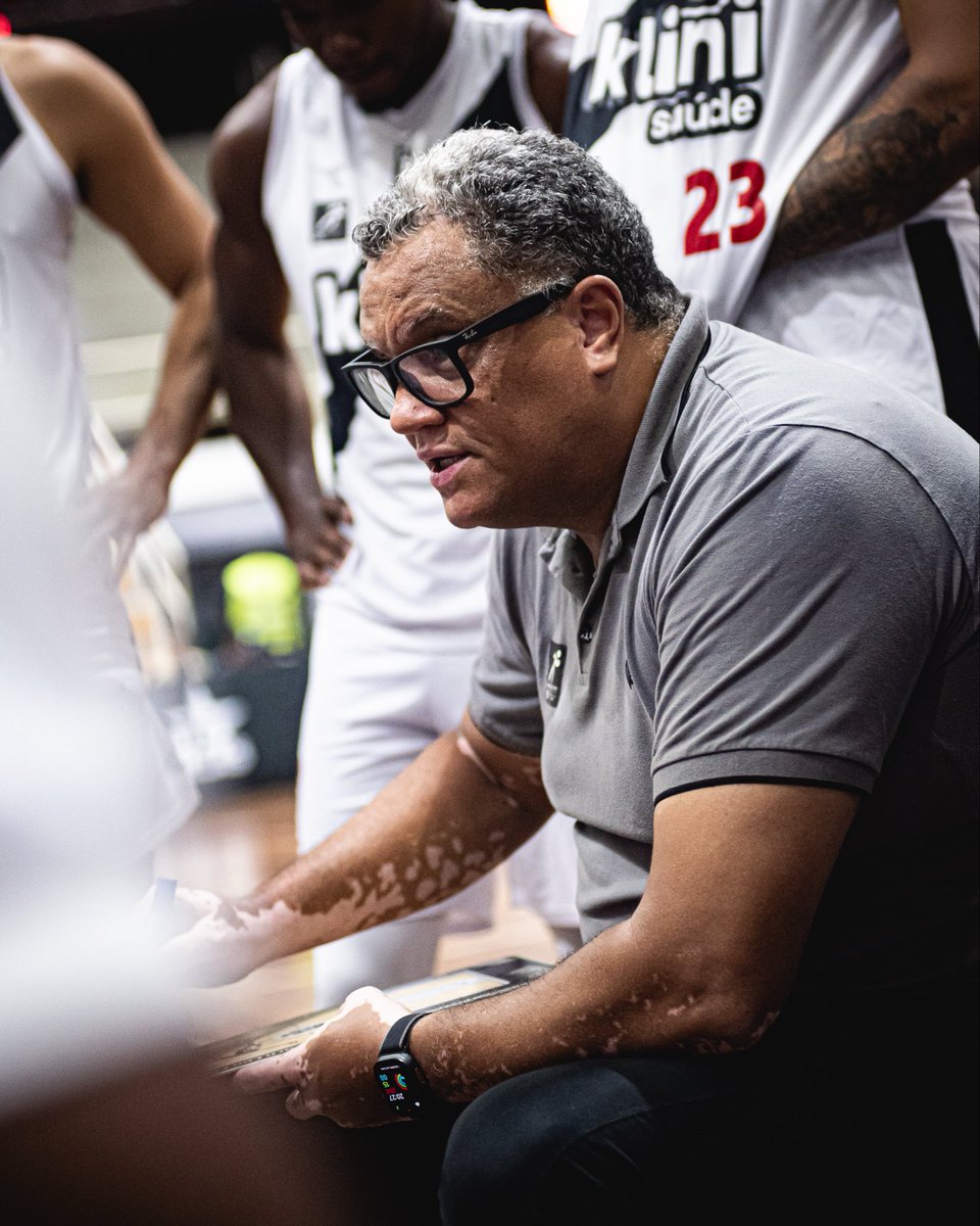 Léo Figueiró saíra do Vasco da Gama.

O técnico aceitou uma proposta da CBB e ficará no comando da equipe até a partida contra o Bauru, no dia 16 de fevereiro.

Ainda não está certo, mas o mais cotado de assumir o comando vascaíno é Cássio Santos, atual assistente do Figueiró.