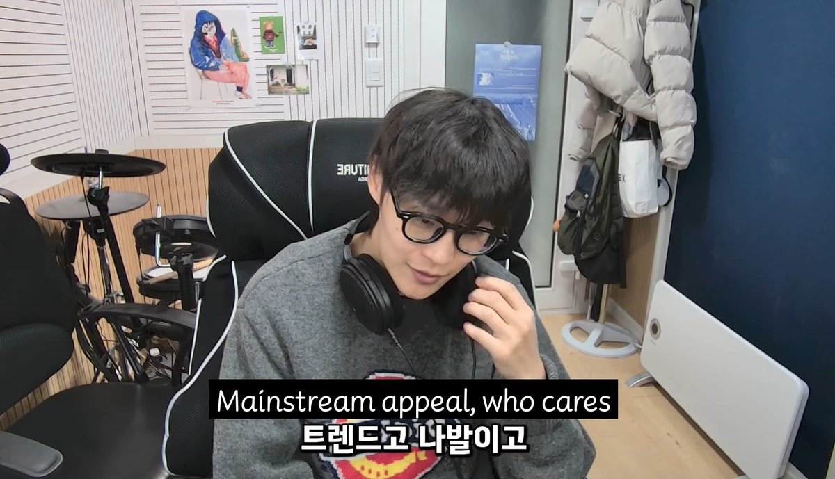 BunnyCottonL's tweet photo. This YouTuber's comments on the Crown MV is spot on. 
"Mainstream appeal, who cares? Trends, who cares? We're EXO though. I'm the king though." 🙂‍↕️ https://t.co/0ZPPHRu9WO