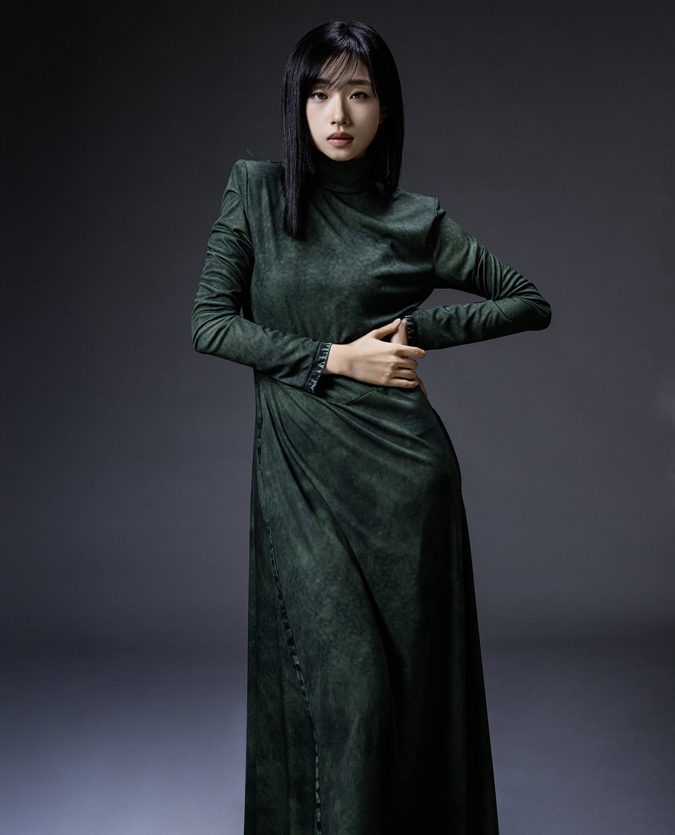 at9film's tweet image. [인터뷰] 자유로운 바람처럼, &amp;lt;여행과 나날&amp;gt; 배우 카와이 유미 | 씨네21
🔗cine21.com/news/view/?mag…

"영화로 세상을 바꿀 수 있다고 믿진 않아요.
다만 관객의 마음에 작은 씨앗을 심을 순 있겠죠.
나중에 그 씨앗이 꽃을 피우면 누군가의 마음을 조금은 바꿀 수 있을지도 모릅니다.
모든 영화가…